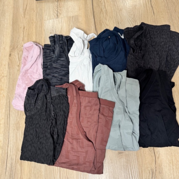 Lot of 7 Athlete Momentum tanks in size small - Picture 3 of 4